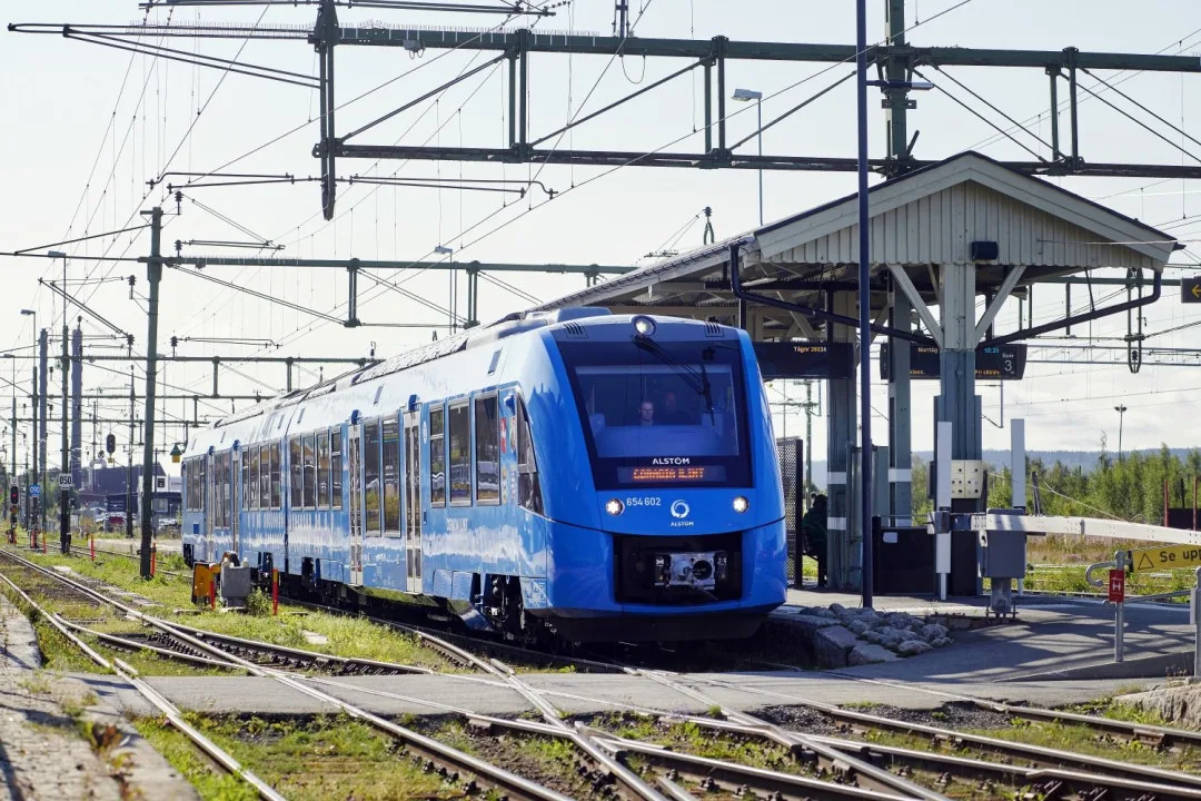 Vlaky z Hradce Králové do Náchoda budou jezdit až 160 kilometrů v hodině