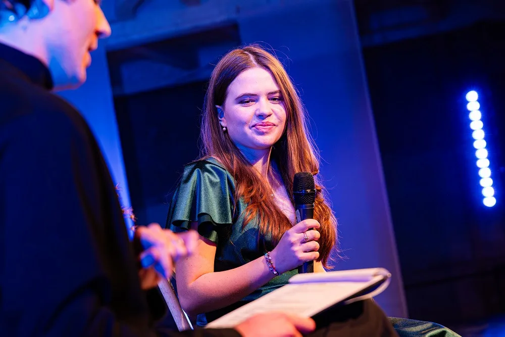 Soňa Kleinerová při přebírání ceny Jana Opletala