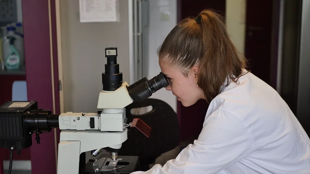 Mým snem je vyřešit poruchu srážlivosti krve, říká nadaná studentka Soňa Kleinerová