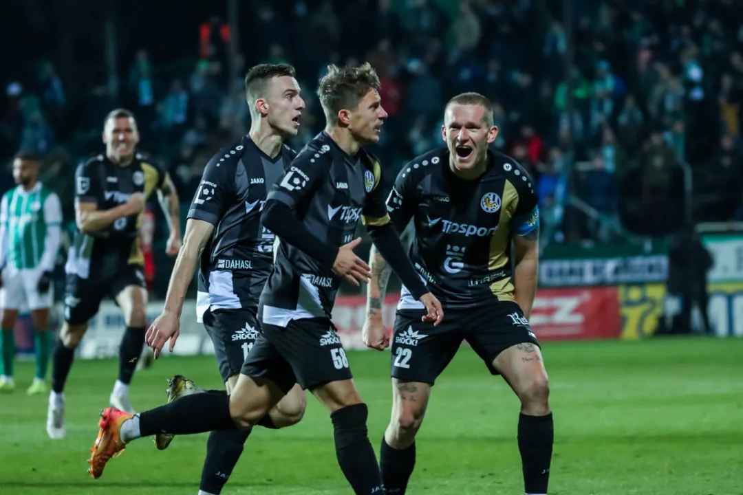 Vánoční prázdniny končí, Votroci se vrací na trávník