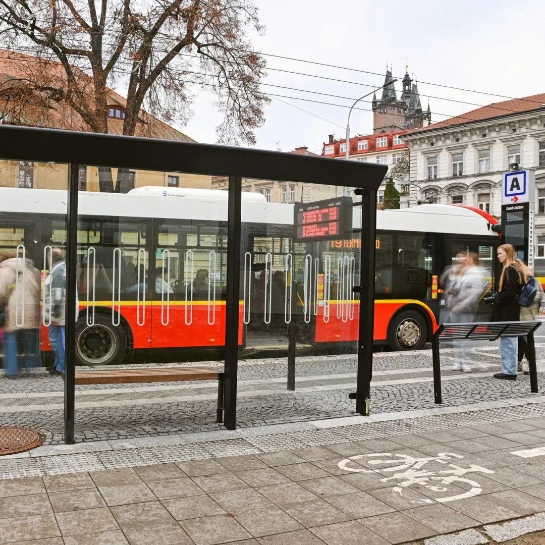 Nová éra městské dopravy v Hradci Králové: Na silnice vyjedou hybridní autobusy
