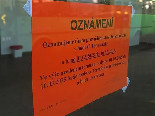 Nový Bydžov dočasně přijde o přestupní terminál. Musí se opravit