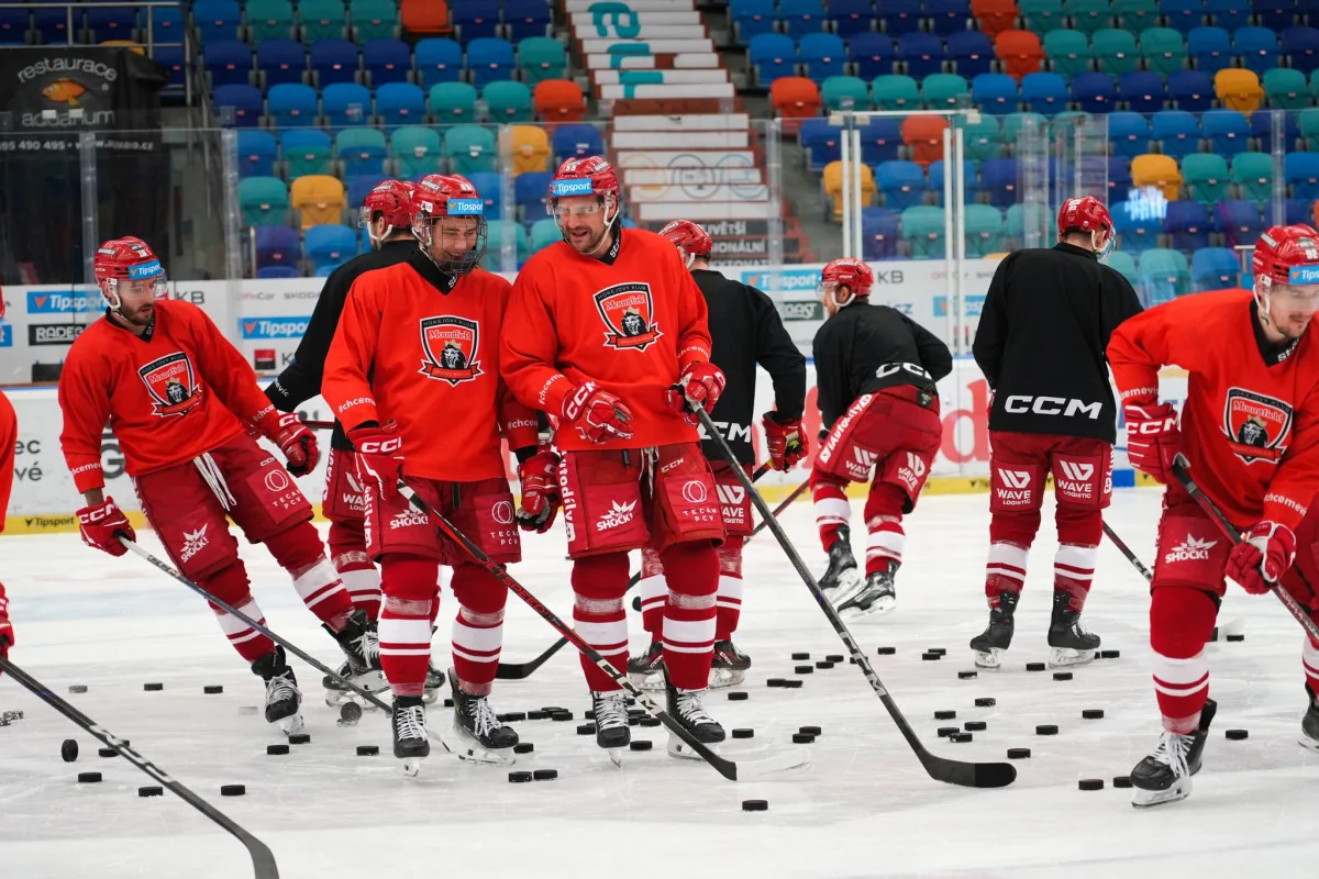 Hokejovým fanouškům v Hradci stoupá tep, pár hodin zbývá do prvního semifinále extraligy