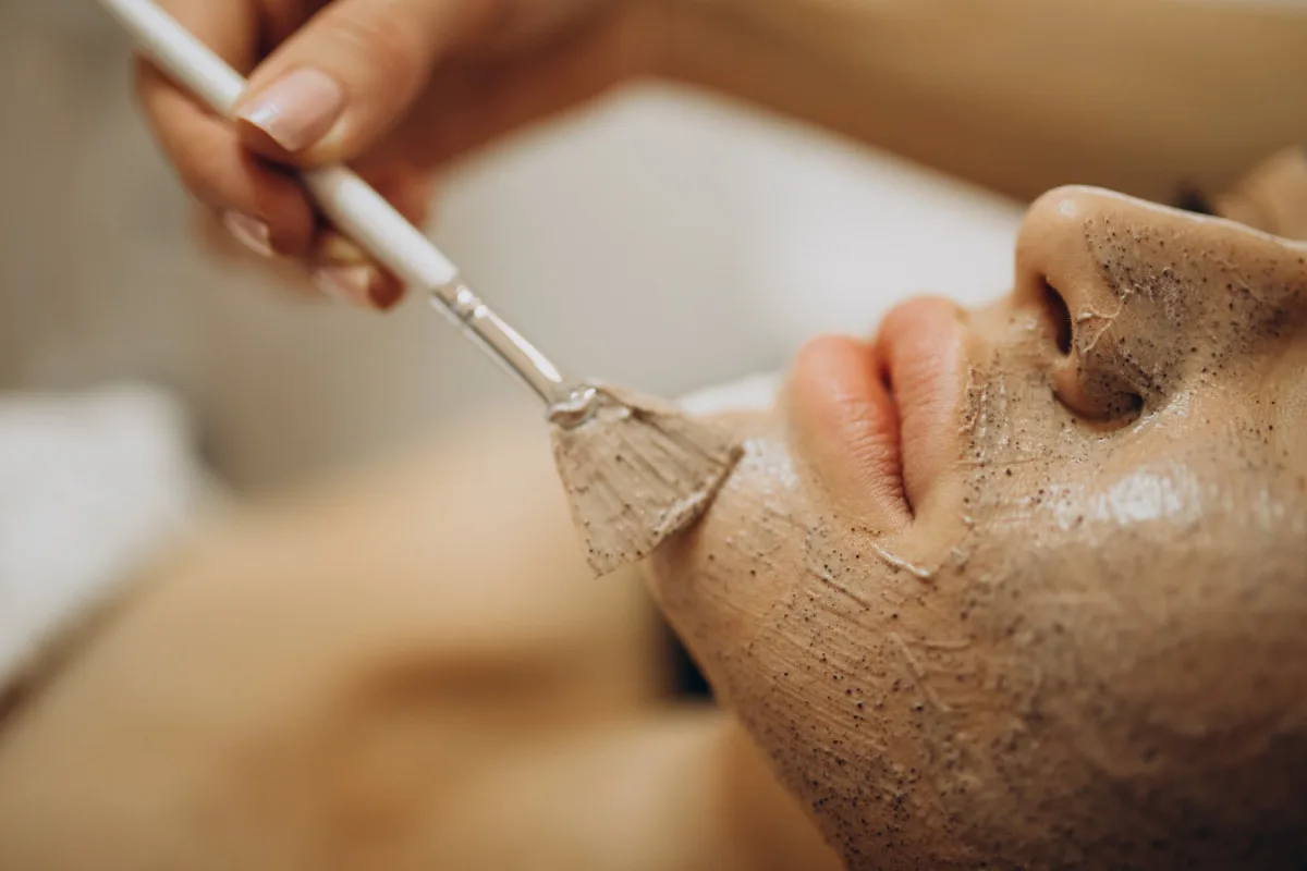Od peelingu po parfém: jarní rituály pro krásnější já