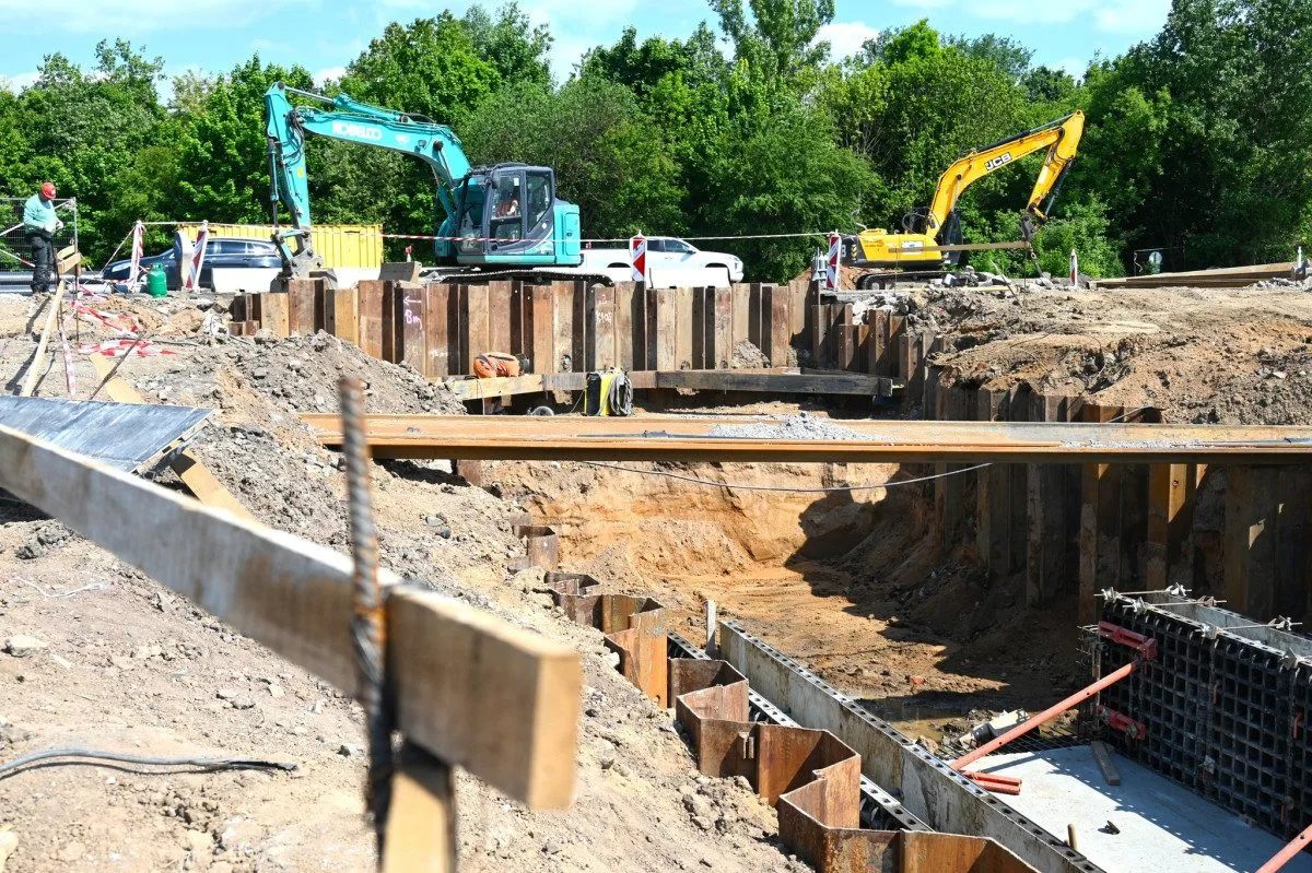Stavaři na hradecké Miletě jedou naplno, deadline dokončení by měli stihnout