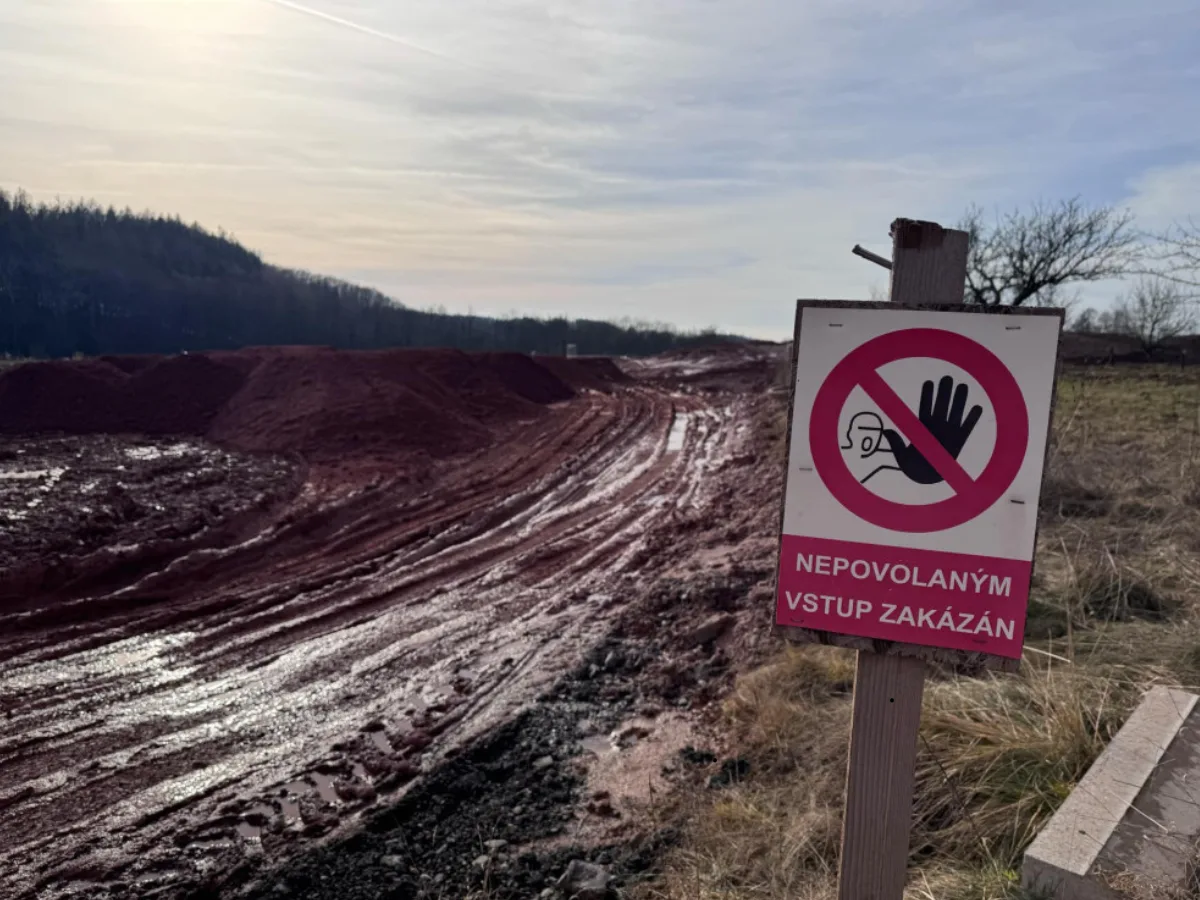 Radiace na stavbě D11 zdraví místních neohrožuje. Práce budou pokračovat