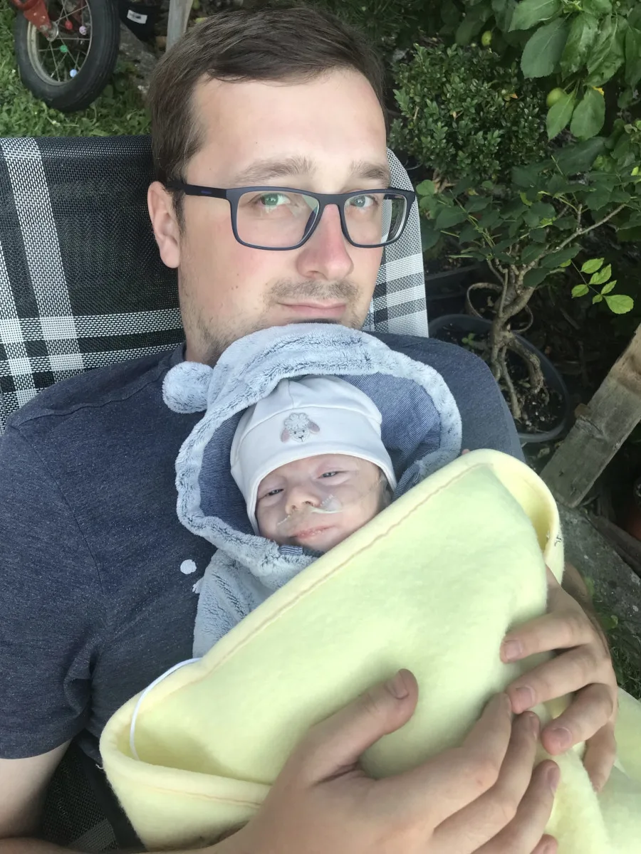 Samík z Vamberka bojuje s těžkou nemocí. Léčba stojí tisíce měsíčně a pojišťovna nepomáhá