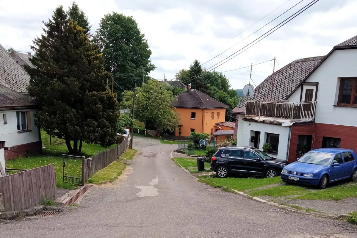 Oprava komunikace v Dobrošově začíná, uzavírka potrvá do července