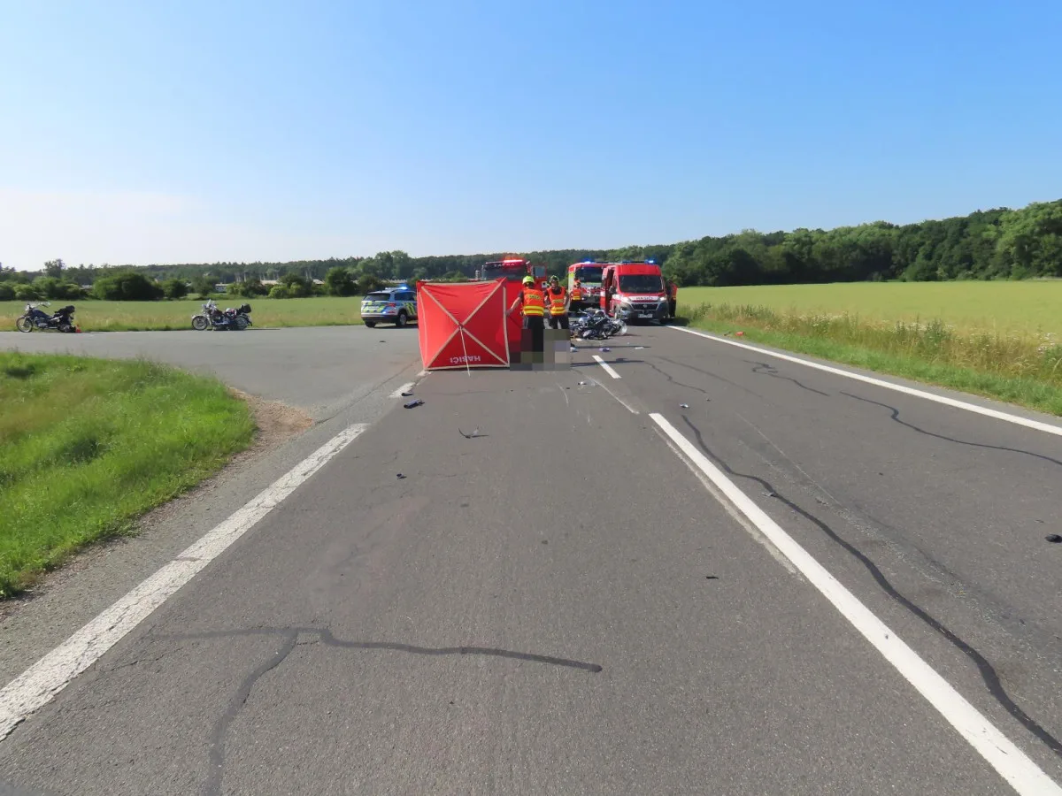 Tragická nehoda u Chlumce nad Cidlinou. O život přišel motorkář