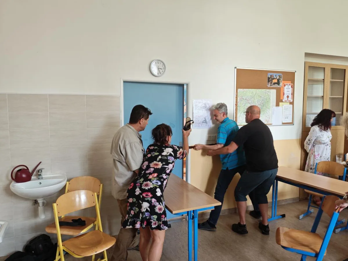 Přes stovku pedagogů cvičilo ve Dvoře Králové obranu před útočníkem ve škole
