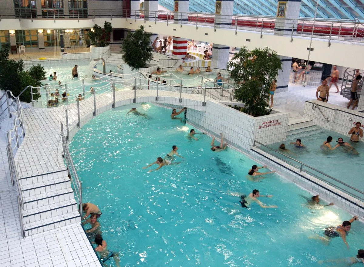 Za vysvědčení do bazénu zdarma. Hradecké lázně chystají odměnu pro děti