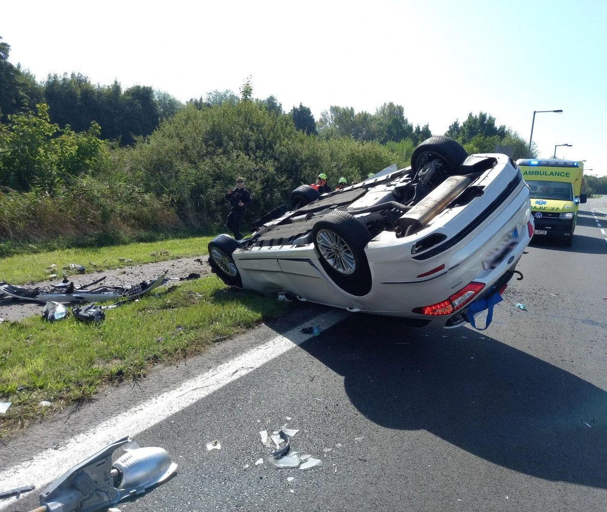Řidič vzal cestou u hradeckého Makra sloup veřejného osvětlení