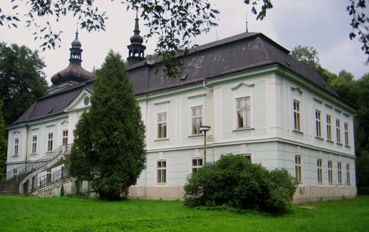 Obnova vyhořelého zámku v Horním Maršově na Trutnovsku má souhlas památkářů