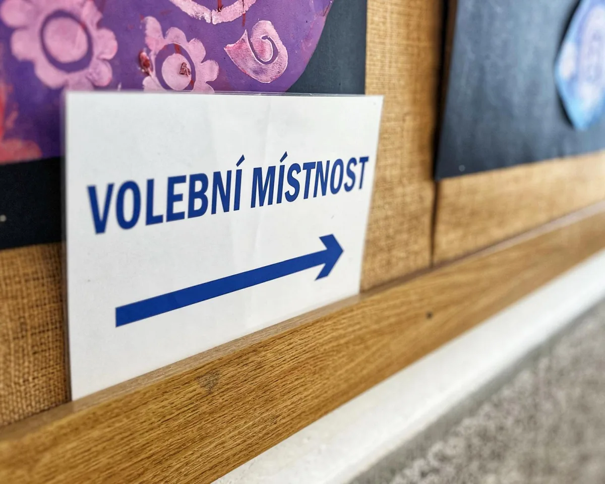 Začíná druhý volební den. Lidé dnes zvolí nové poslance