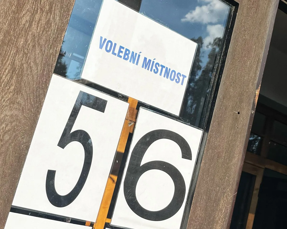 Začíná druhý volební den. Lidé dnes zvolí nové poslance