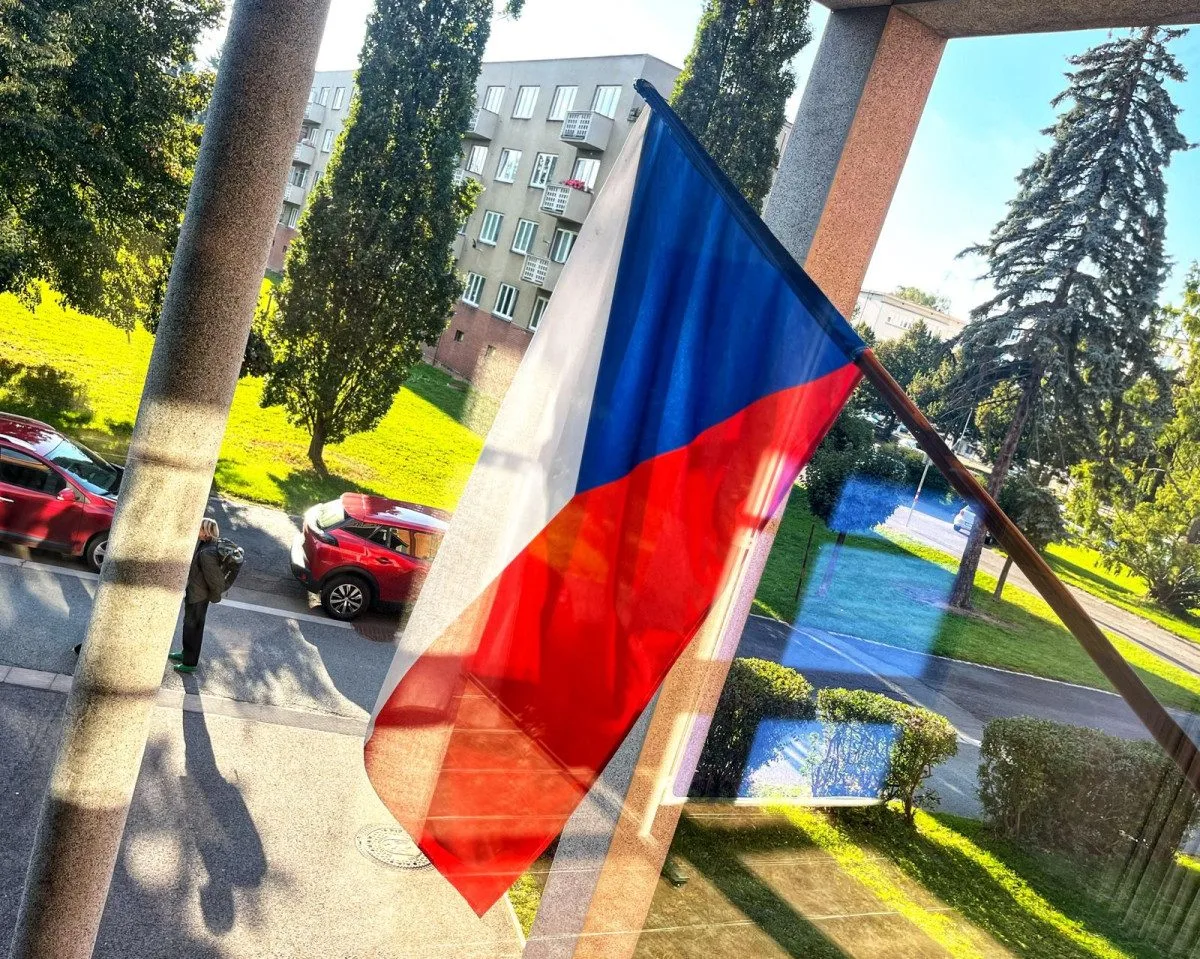 Začíná druhý volební den. Lidé dnes zvolí nové poslance
