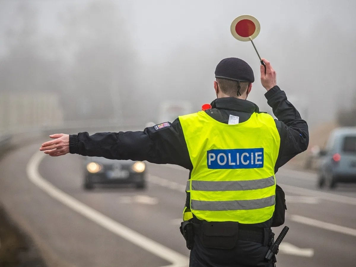 Policie ve Vrchlabí zastavila opilého řidiče, který i po zákazu usedl za volant