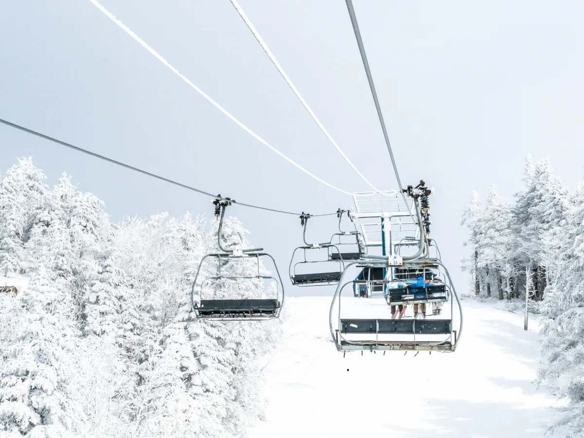 Skiareály v Krkonoších finišují s přípravou na sezonu. Pro lyžaře chystají novinky