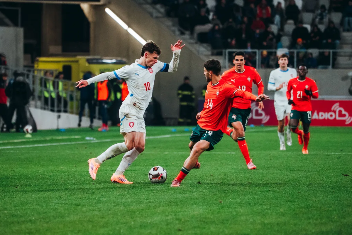 Fotbalová jednadvacítka hrála s favorizovaným Portugalskem v Hradci Králové bez branek