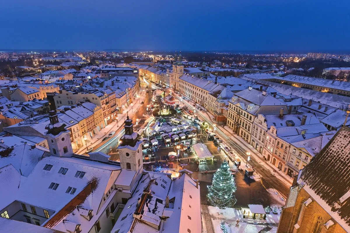 Adventní víkend v Hradci nabídne trhy, Cards Expo, hokej i rozsvícení vánočního stromu