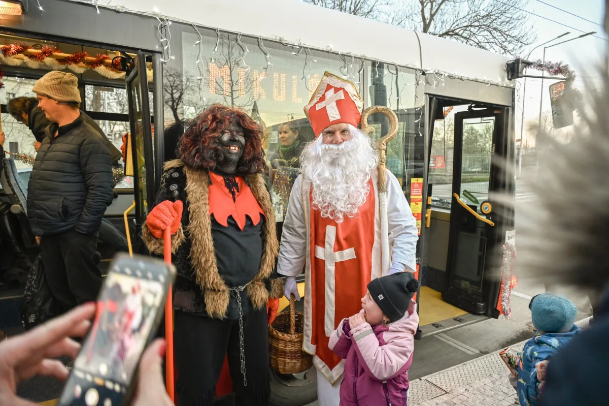 Mikulášský trolejbus opět projede Hradcem Králové. Už 5. prosince