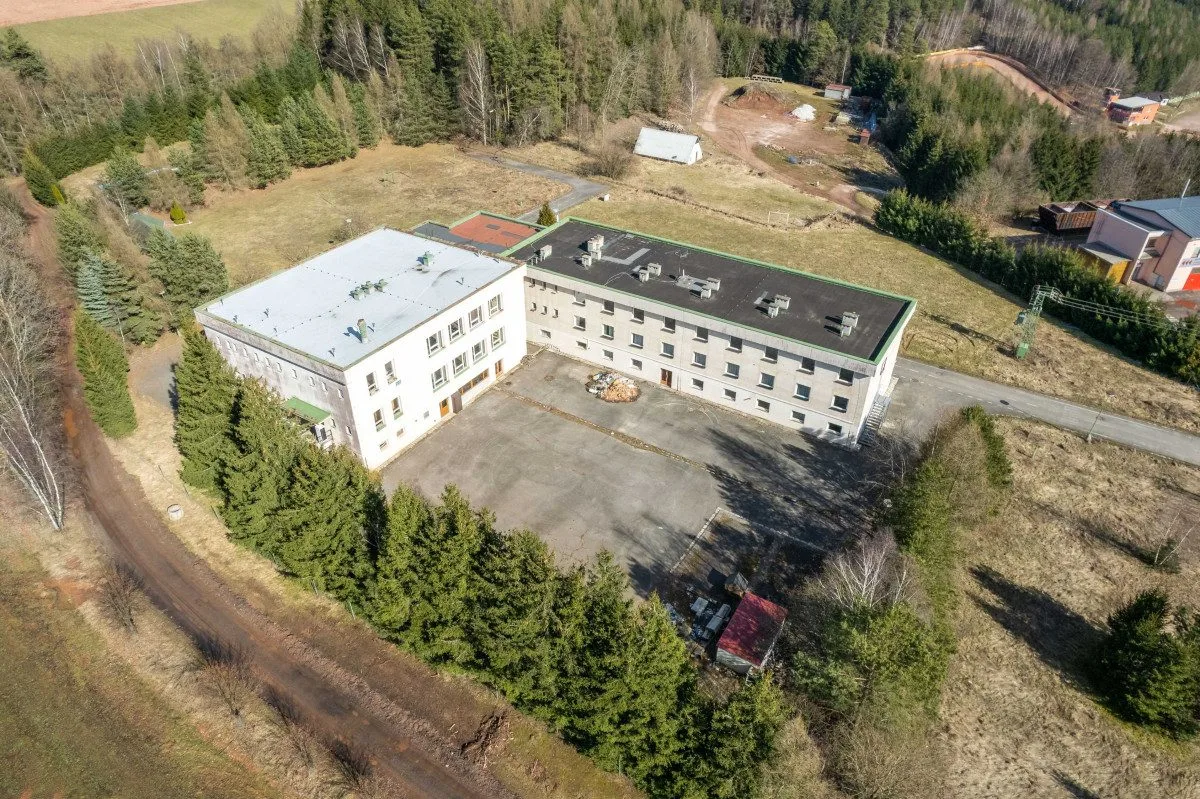 Z hotelu Štikov v Nové Pace má vzniknout školní kampus. Jednota bratrská shání finance ve sbírce