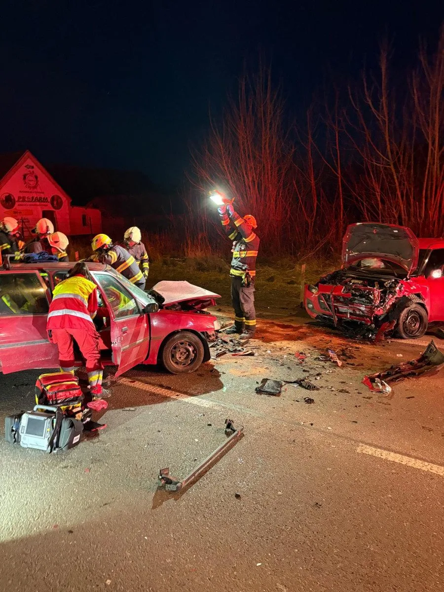 Podruhé se narodil, řidiče vytáhli ze sešrotovaného auta v Hradci na Slezském hasiči