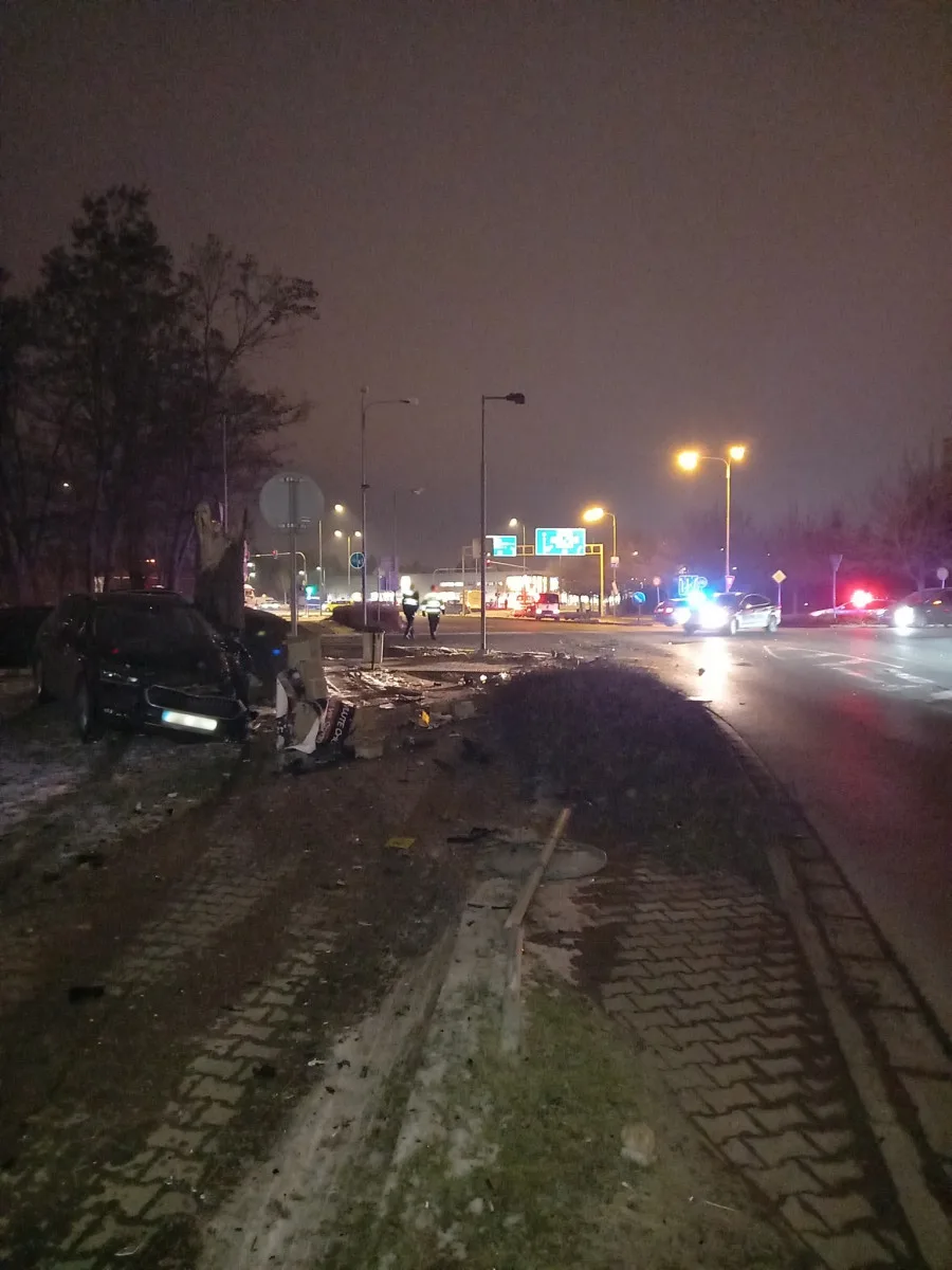Hromadná bouračka v Hradci: v ulici Víta Nejedlého se včera večer srazil autobus a pět aut