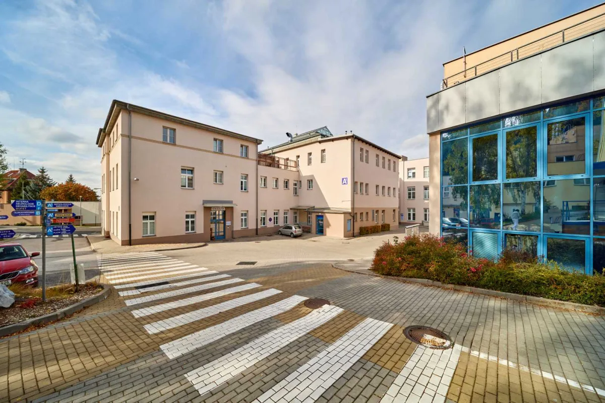 Většina operací v krajském holdingu proběhne do dvou měsíců, na kloubní náhrady se čeká déle