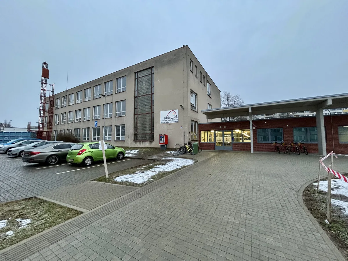 Soud Hradce Králové s firmou Prima o přestavbu školy je u konce, město platit nemusí