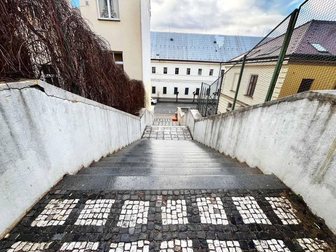 Ikonické Gočárovo schodiště čeká v Hradci Králové po sto letech velký upgrade