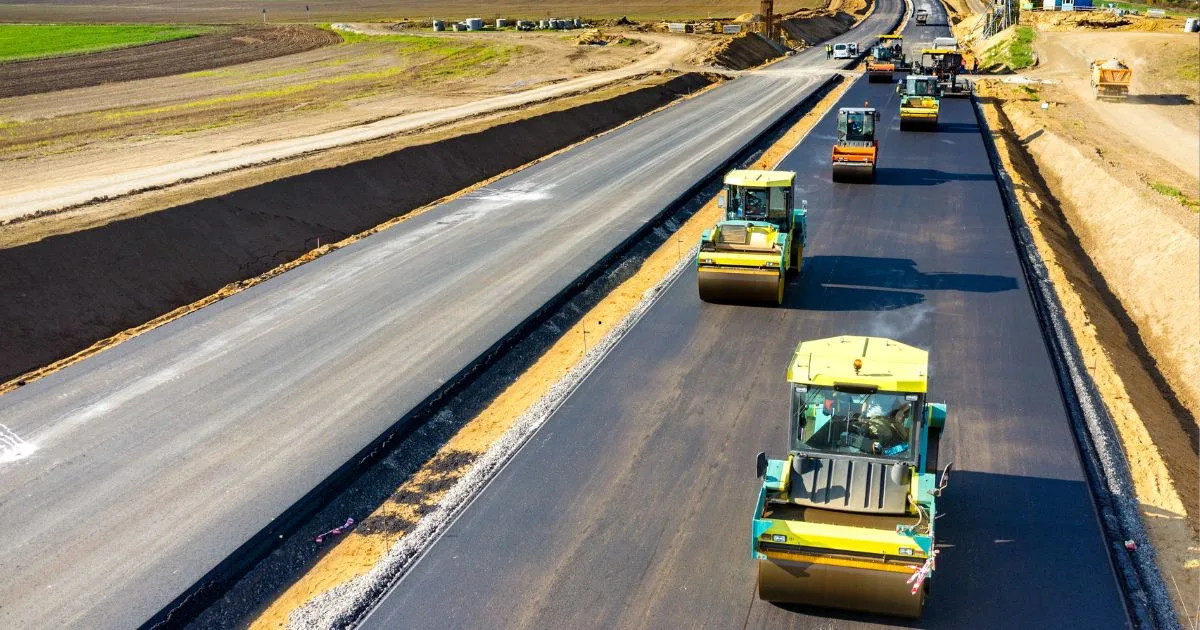 Královéhradecký kraj vyčlenil na letošní silniční stavby rekordních 1,936 miliardy korun.
