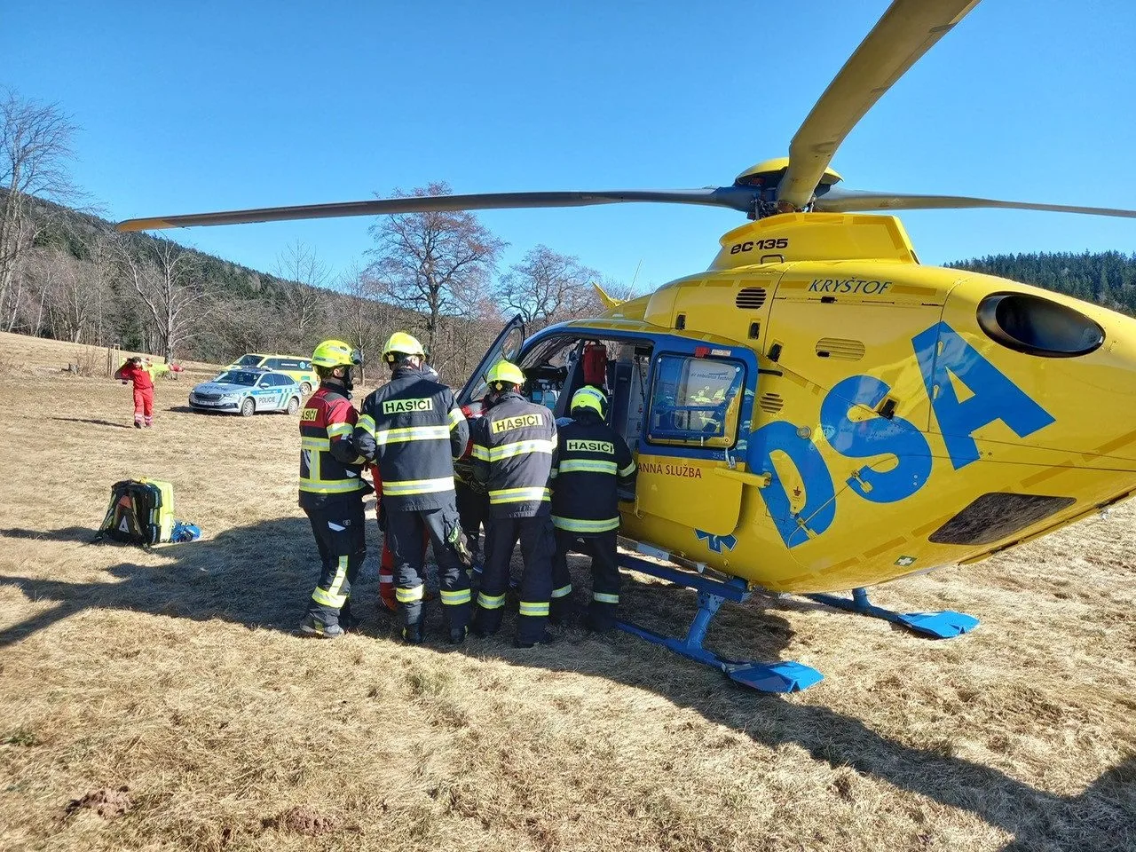 Pod Černou horou dnes havarovala zhruba pětačtyřicetiletá paraglidistka.