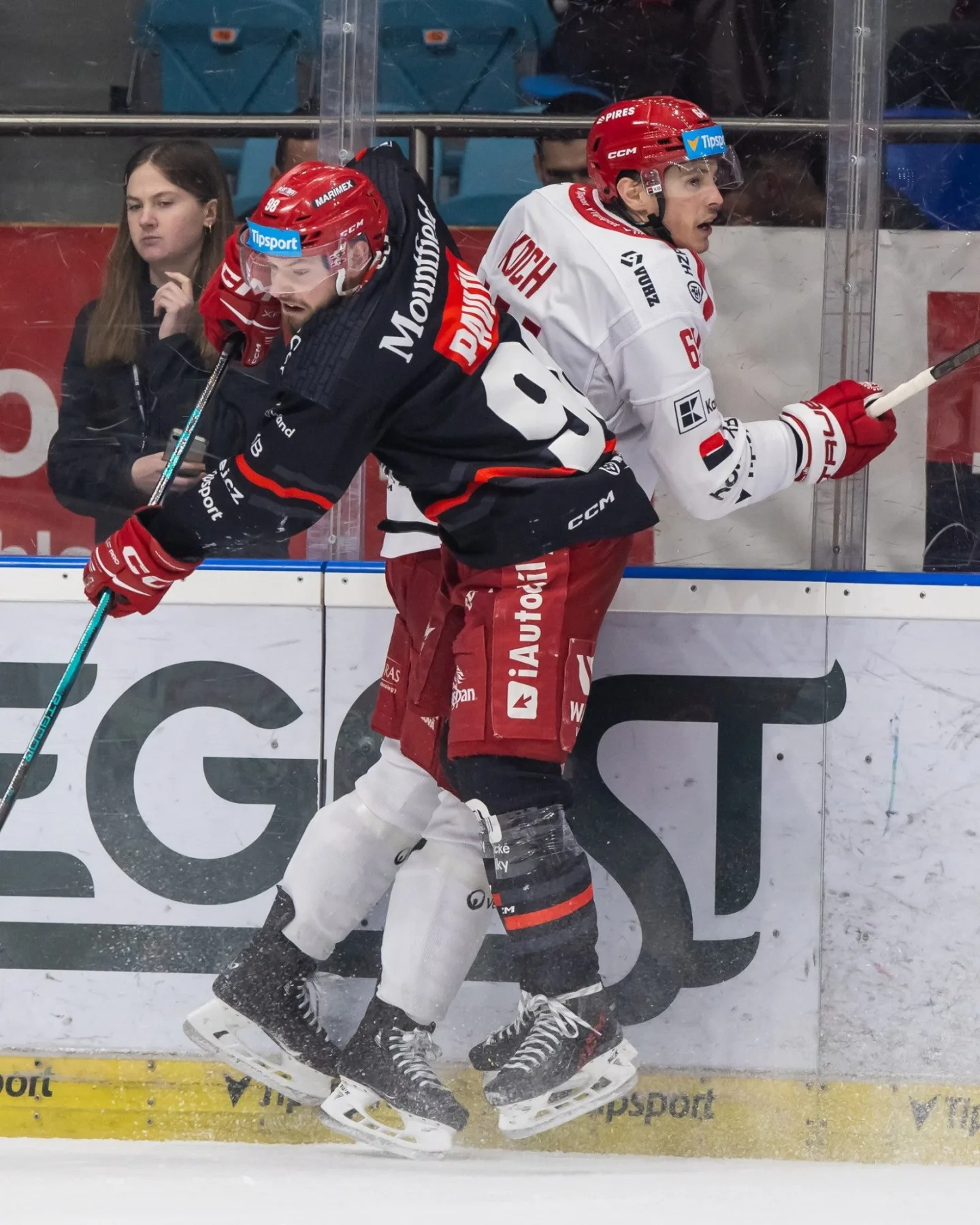 Hokejisté Třince zahájili čtvrtfinále výhrou v Hradci Králové 4:2