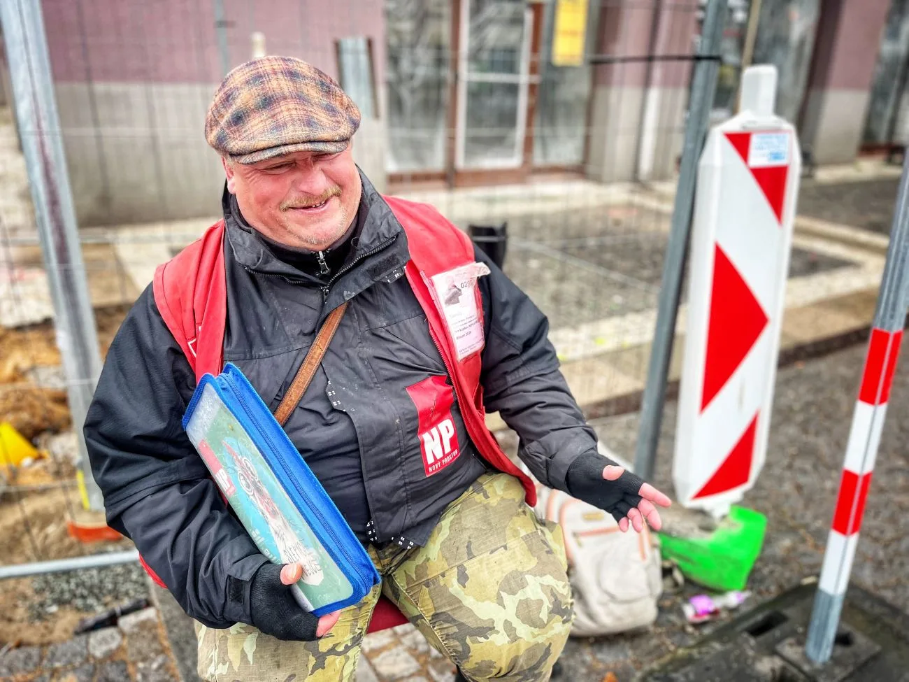 Z výšky sedmnácti metrů na dno, příběh prodejce Nového prostoru Tomáše dojímá