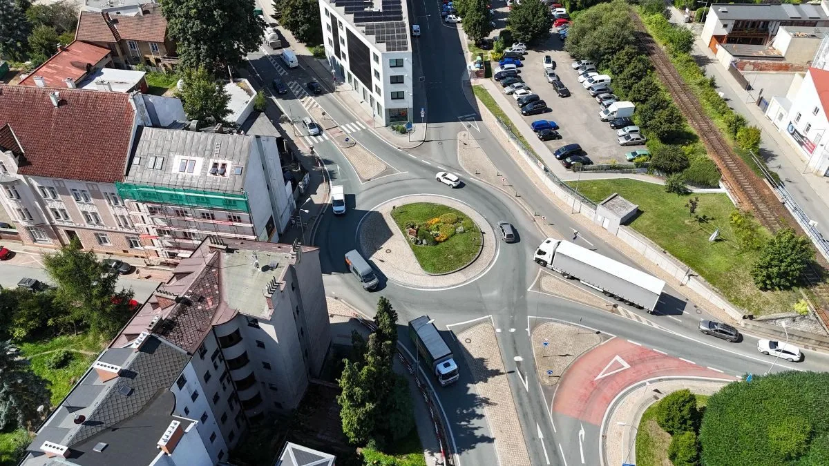Náchodu je lepší se od pondělí vyhnout, nastane dopravní peklo