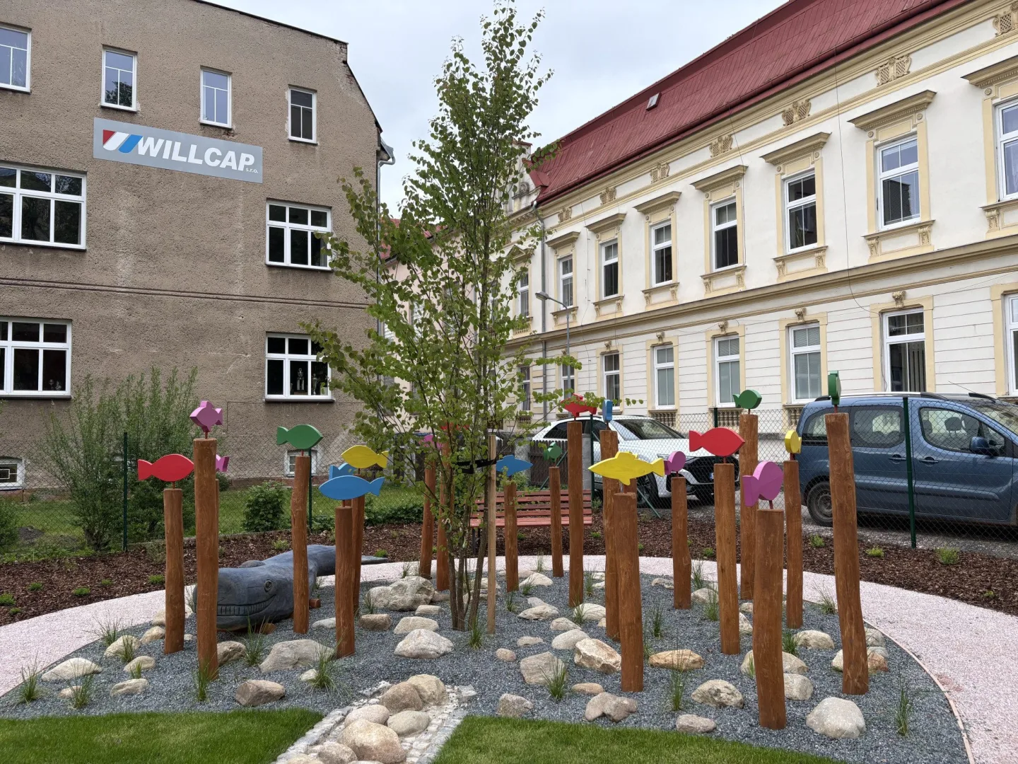 Autorkou návrhu je zahradní architektka Petra Löffelmannová, která se inspirovala knihou Zahrada od Jiřího Trnky.