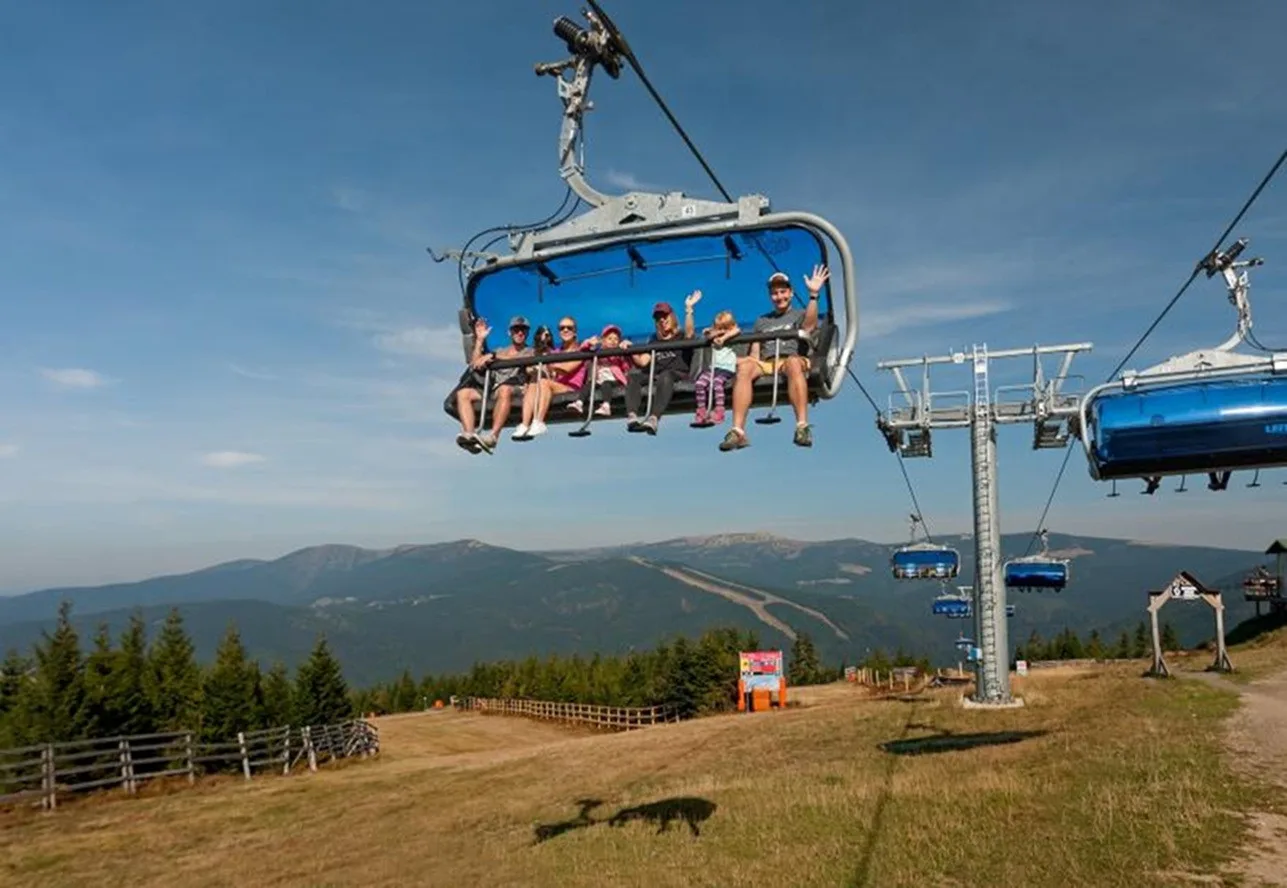 Do letního provozu v Krkonoších vstupují další lanovky, i ve Svatém Petru. Foto: Skiareál Špindlerův Mlýn