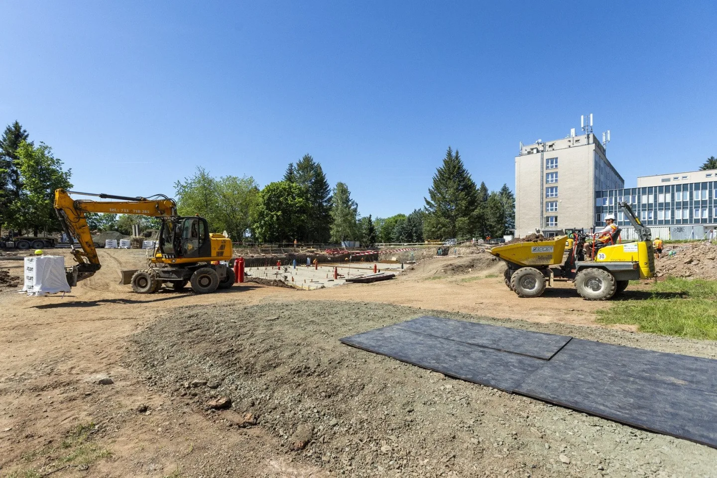 FOTO: Ve vrchlabské nemocnici staví nový pavilon za více než půl miliardy. Foto: Penta Hospitals CZ