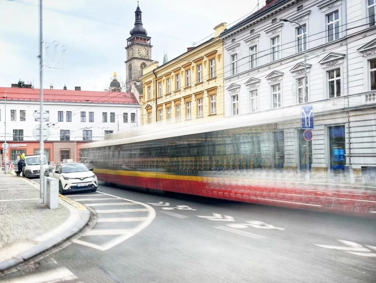 Opravy v létě v hradeckém kraji omezí dopravu na hlavních i vedlejších