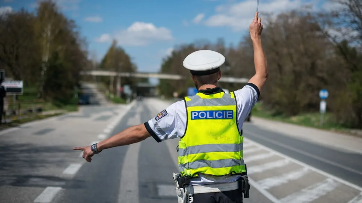 Prozradily ho pantofle, policejní hlídku v Týništi opilý řidič neoklamal