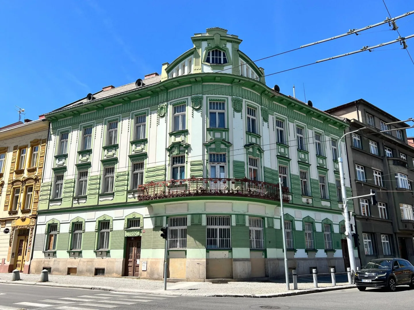 FOTO: Hradec promění problémový dům. Vznikne osm nových městských bytů