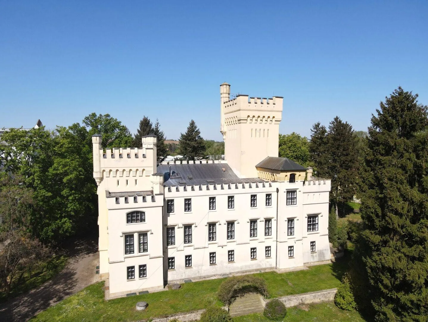Zamek Skřivany_Chateau.cz
