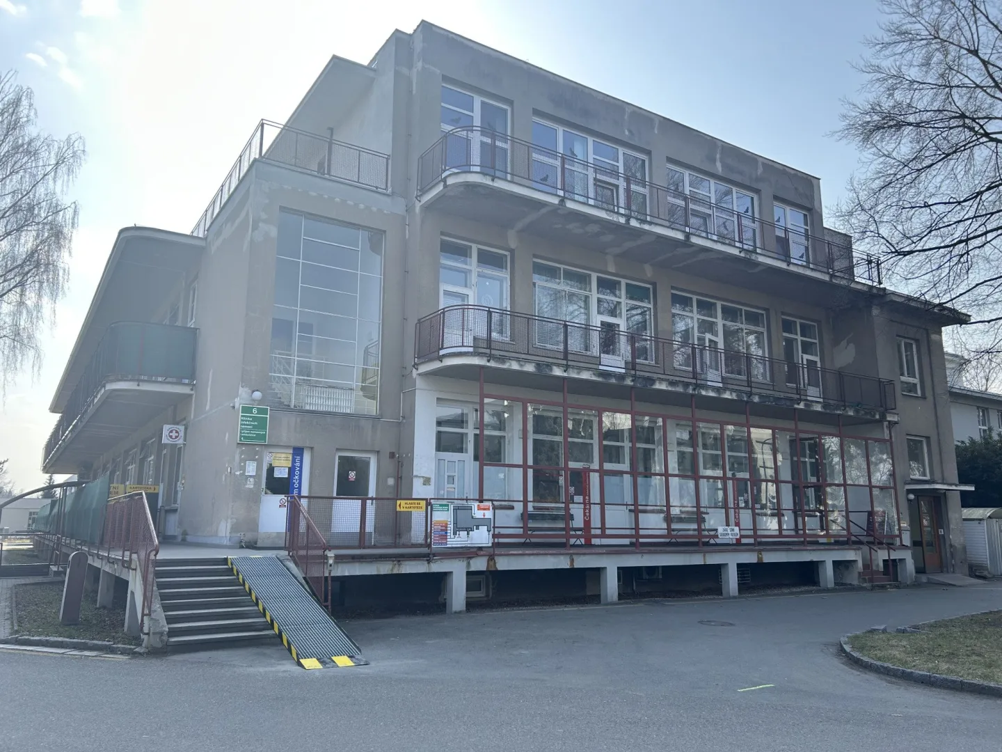 V Hradci začala stavba infekčního pavilonu za miliardu. Součástí bude i parkovací dům