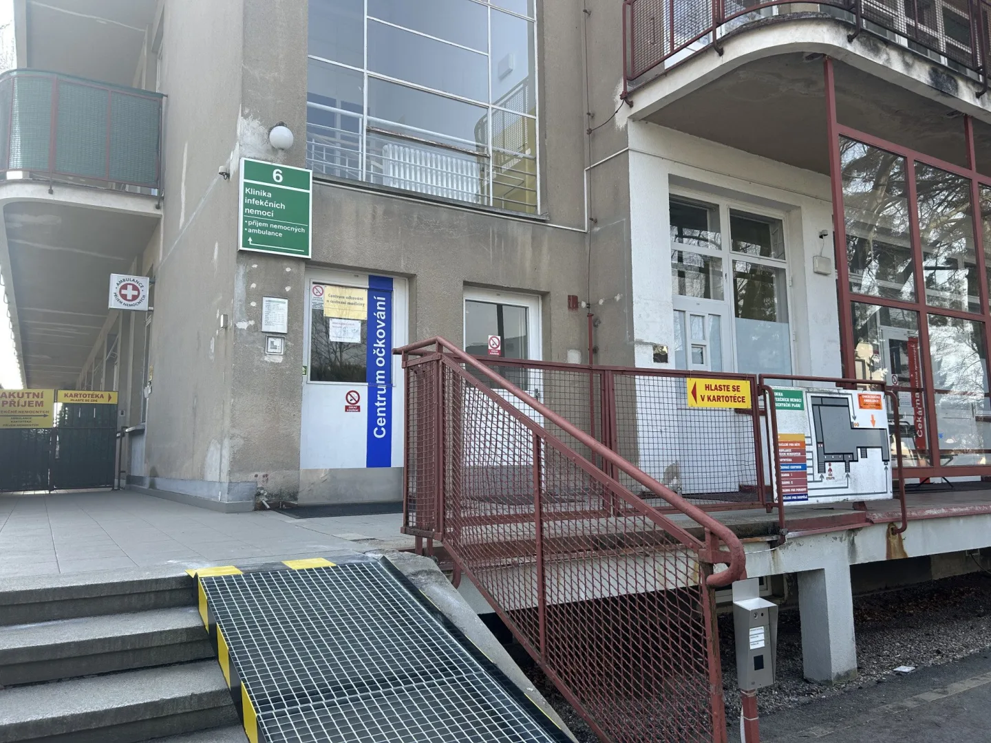 V Hradci začala stavba infekčního pavilonu za miliardu. Součástí bude i parkovací dům