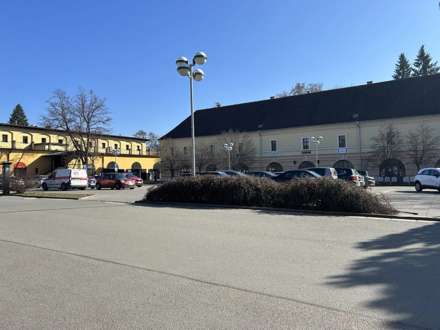 Vedení Hradce Králové musí znovu vyhodnotit nabídky stavebních firem v soutěži na proměnu prostranství u Gayerových a Vrbenského kasáren.
