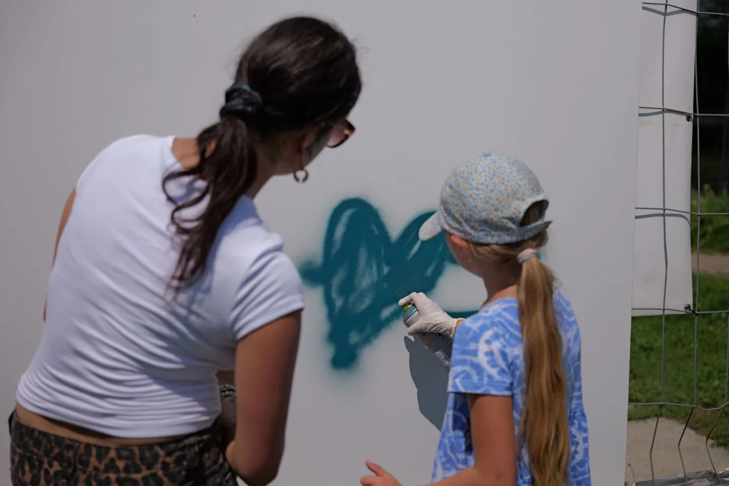 FOTOGALERIE: Street Art Festival přinesl nové muraly i návrat k poničenému dílu Tiny Chertové
