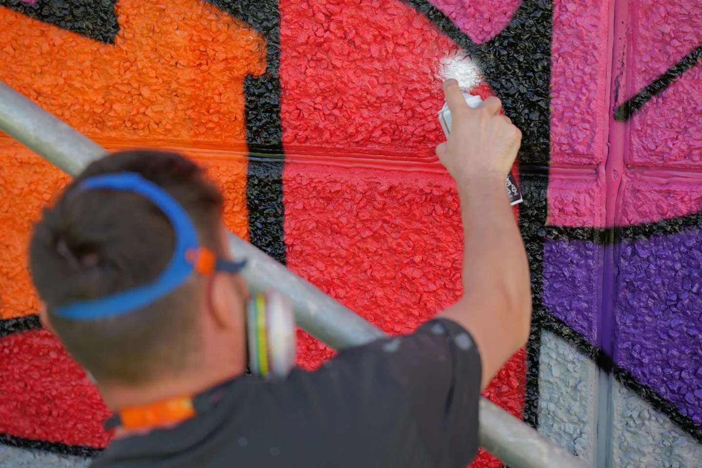 FOTOGALERIE: Street Art Festival přinesl nové muraly i návrat k poničenému dílu Tiny Chertové