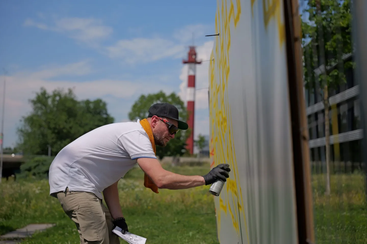 FOTOGALERIE: Street Art Festival přinesl nové muraly i návrat k poničenému dílu Tiny Chertové