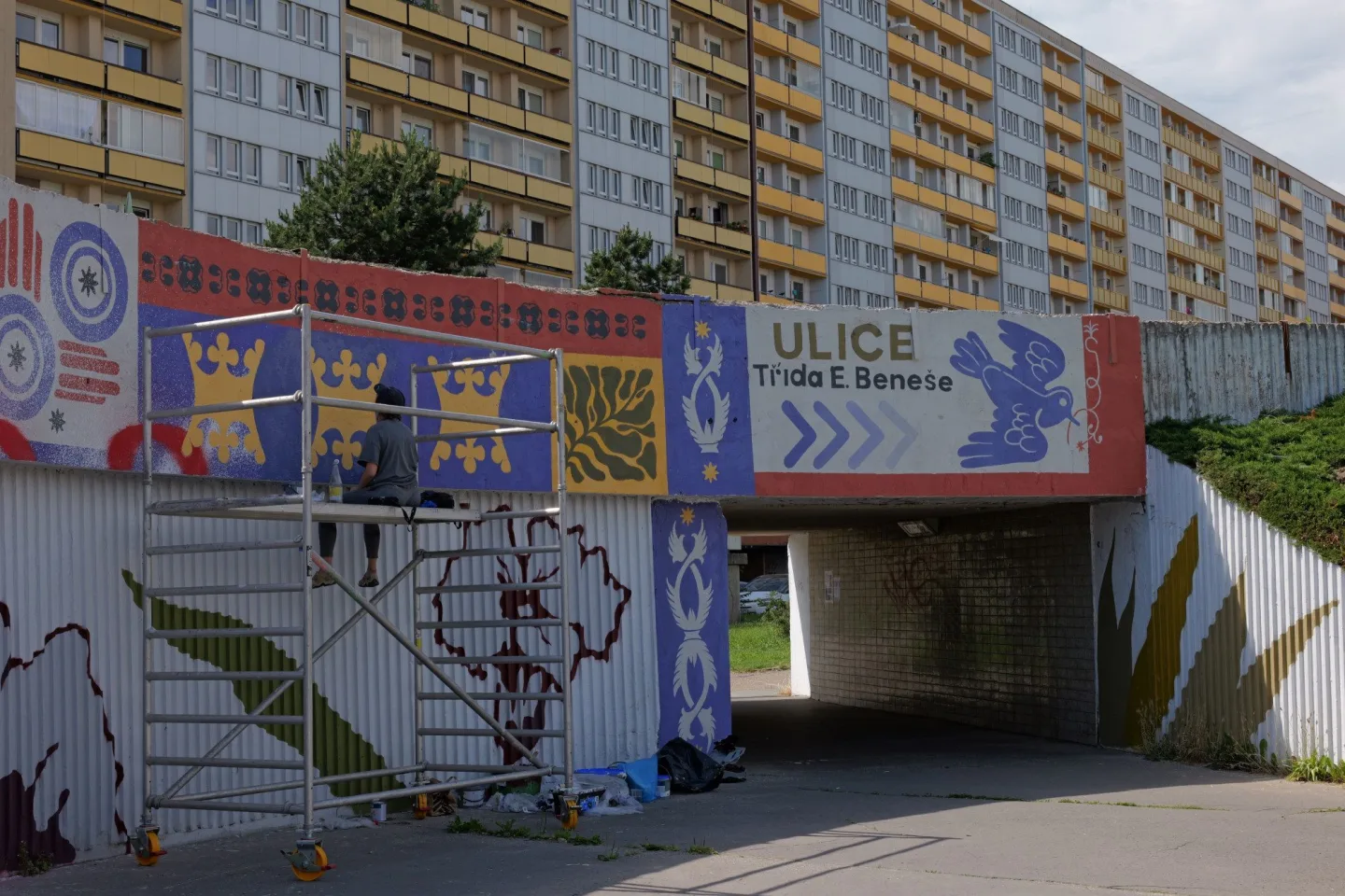 FOTOGALERIE: Street Art Festival přinesl nové muraly i návrat k poničenému dílu Tiny Chertové